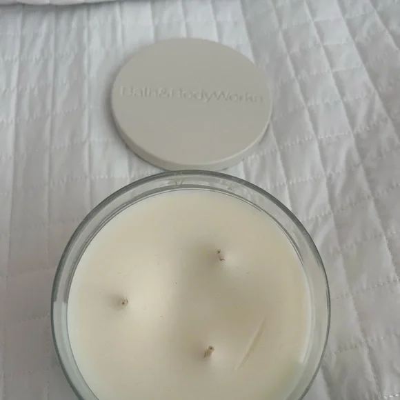 Bath & Bodyworks Aromatherapy Stress Relief Candle - Picture 3 of 3